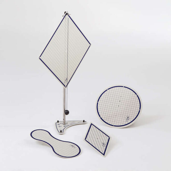 Conjunto de figuras planas com tripé, baricentro - SCN-F002A